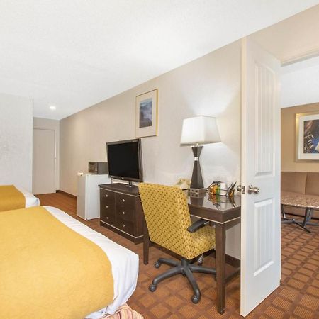 Hotel Baymont By Wyndham Roseburg Exterior foto