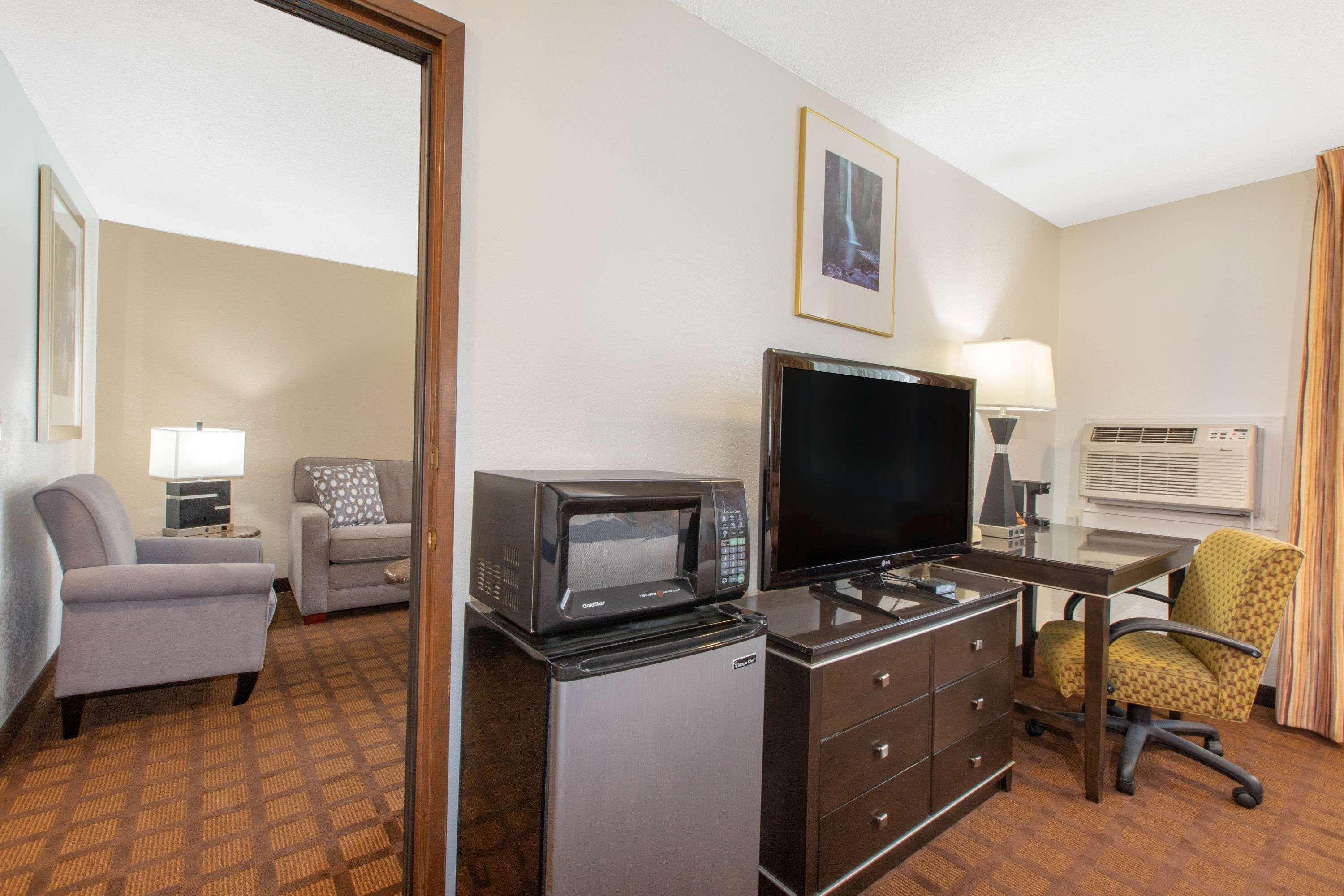 Hotel Baymont By Wyndham Roseburg Exterior foto