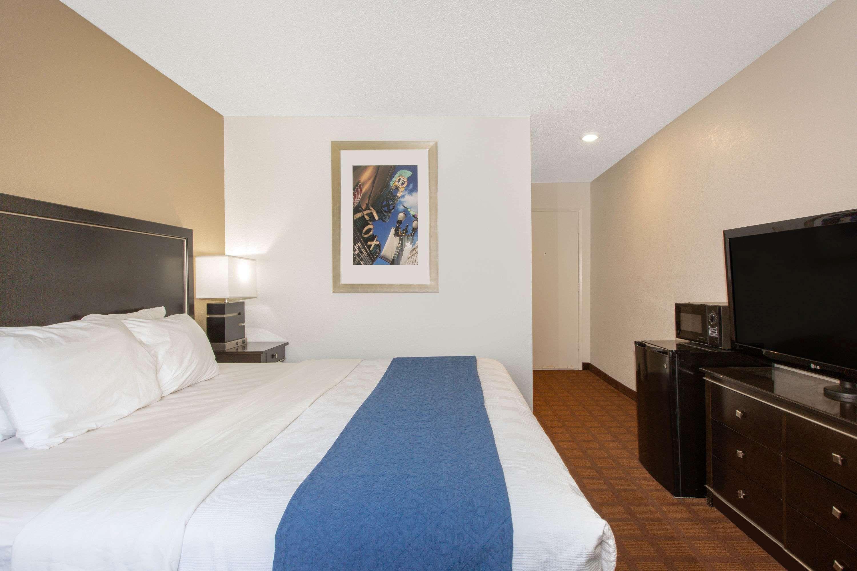 Hotel Baymont By Wyndham Roseburg Exterior foto