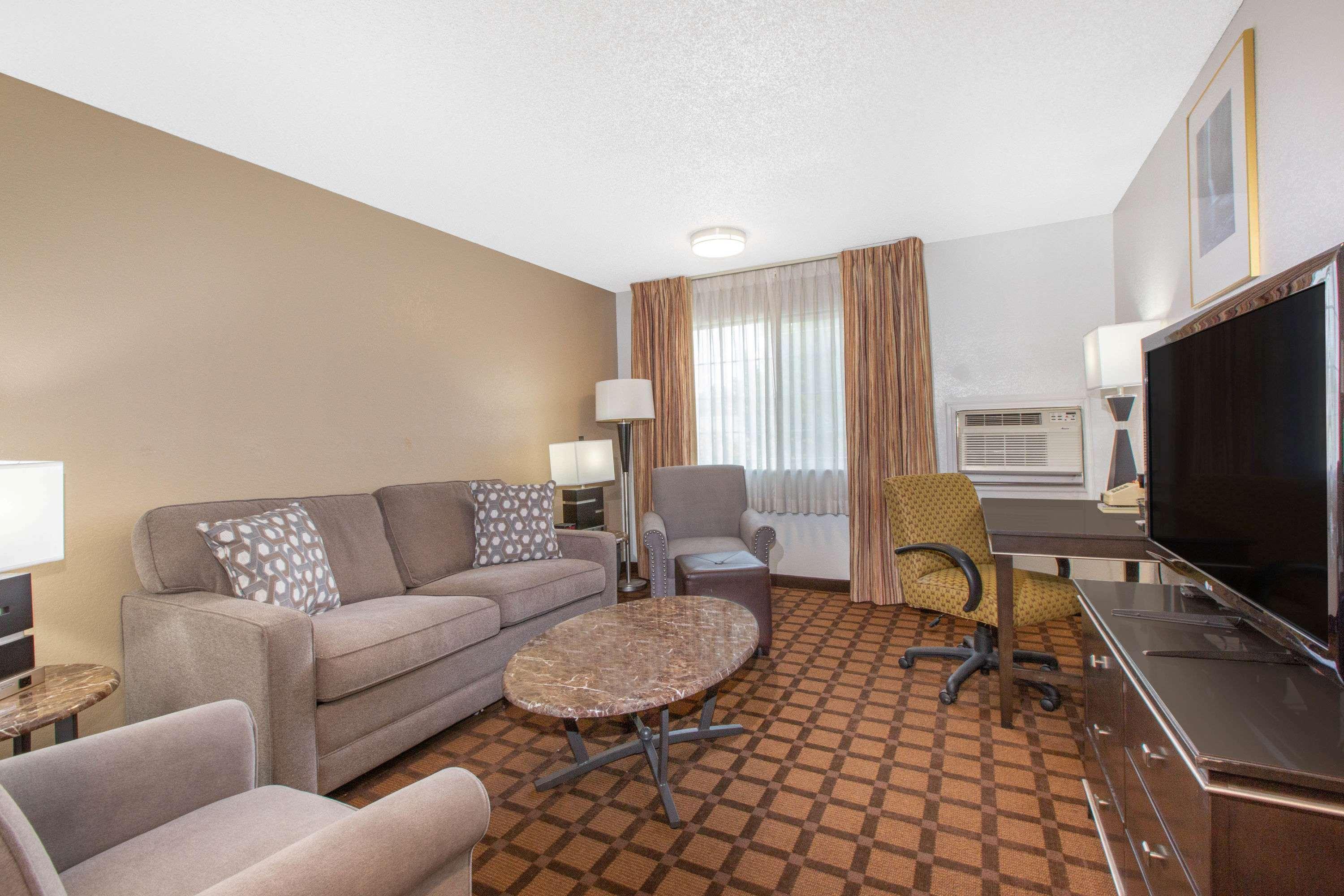 Hotel Baymont By Wyndham Roseburg Exterior foto