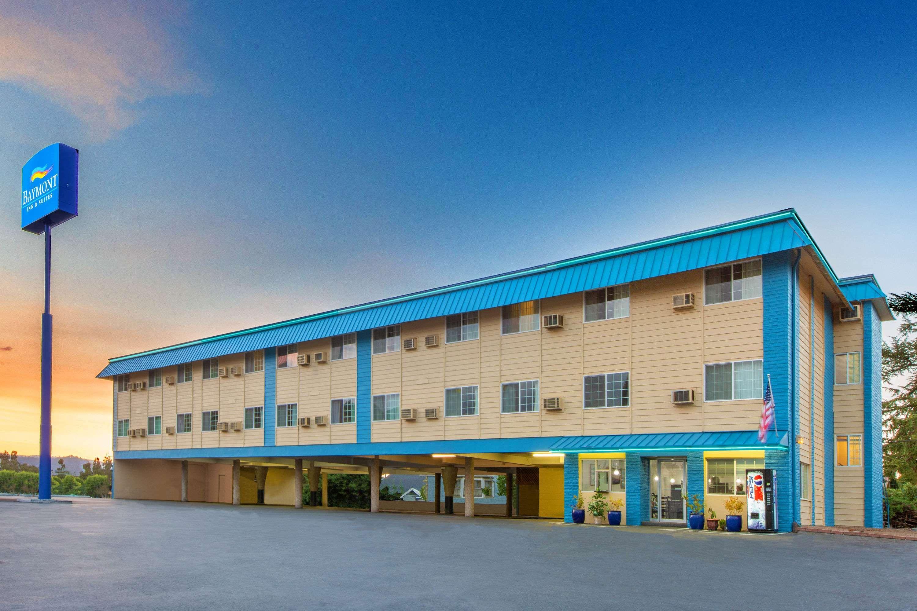 Hotel Baymont By Wyndham Roseburg Exterior foto