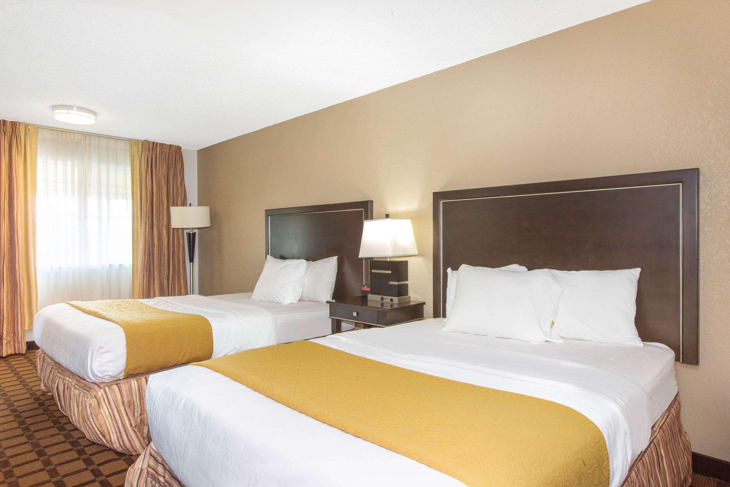 Hotel Baymont By Wyndham Roseburg Exterior foto