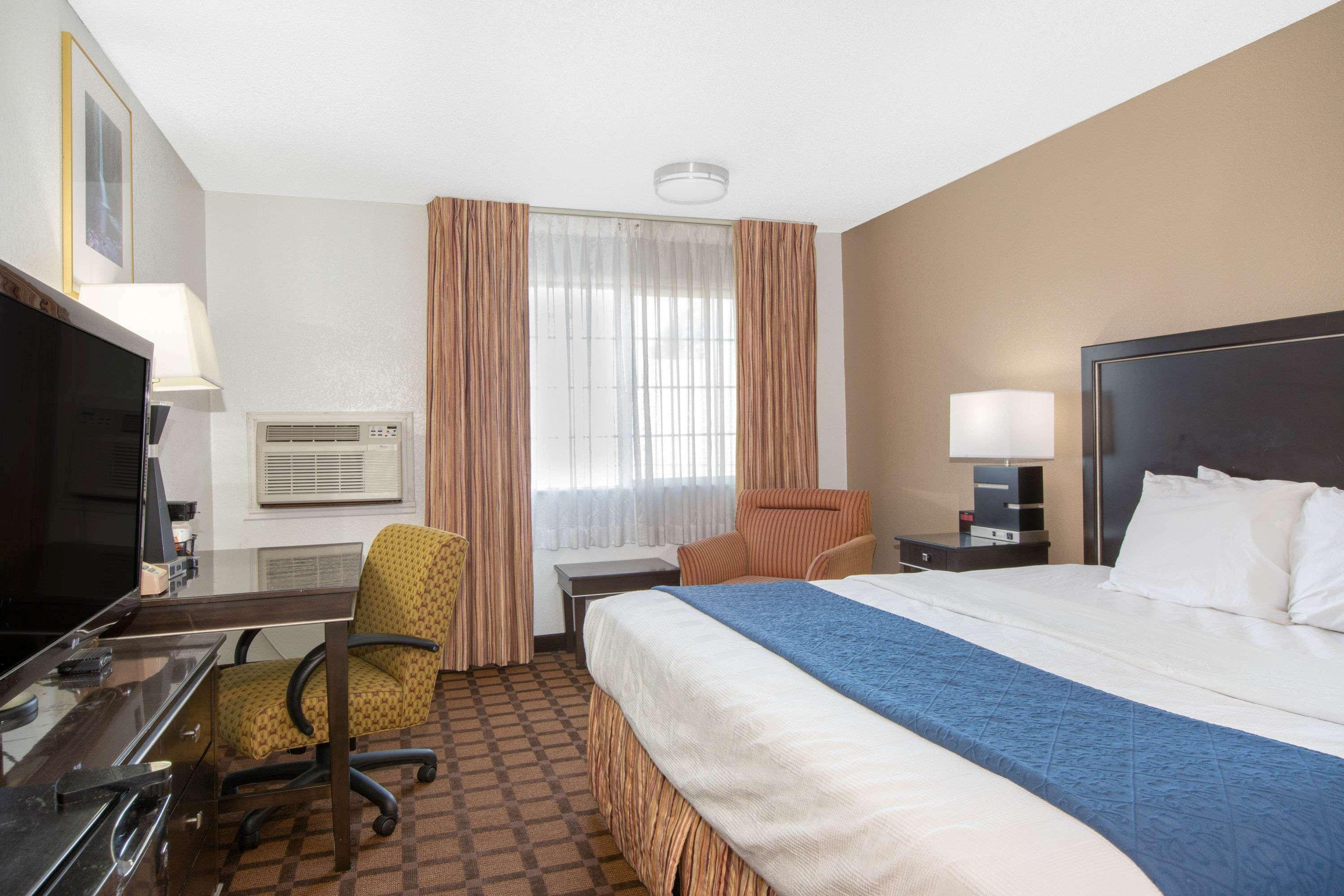 Hotel Baymont By Wyndham Roseburg Exterior foto