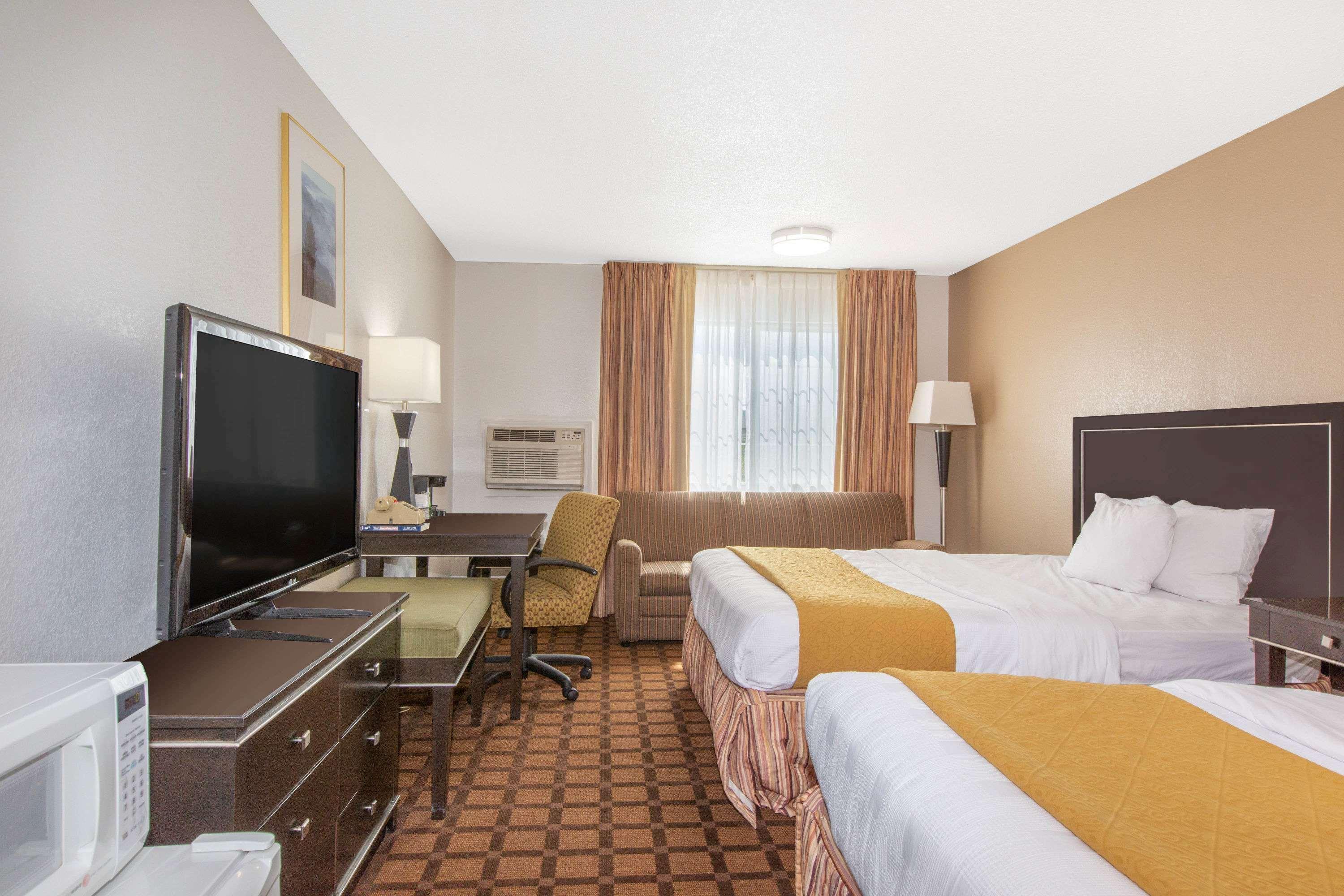 Hotel Baymont By Wyndham Roseburg Exterior foto