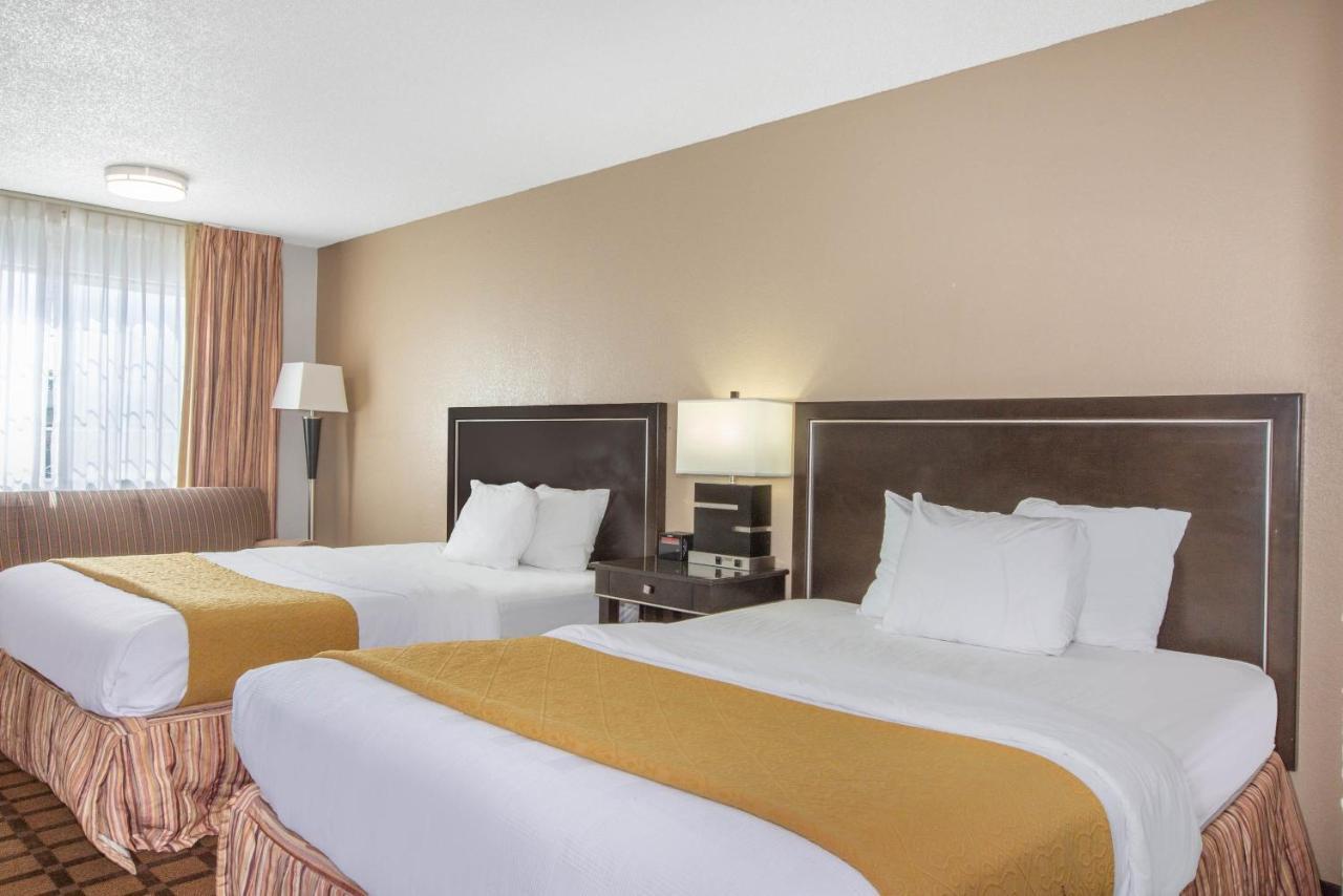Hotel Baymont By Wyndham Roseburg Exterior foto